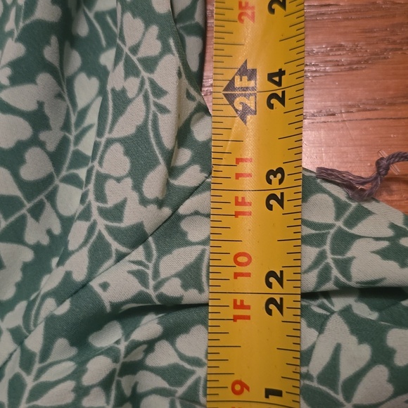 LIZ CLAIBORNE BRAND WOMEN'S GREEN AND WHITE "HEARTS" SHORT SLEEVES PULLOVER TOP - Picture 9 of 15